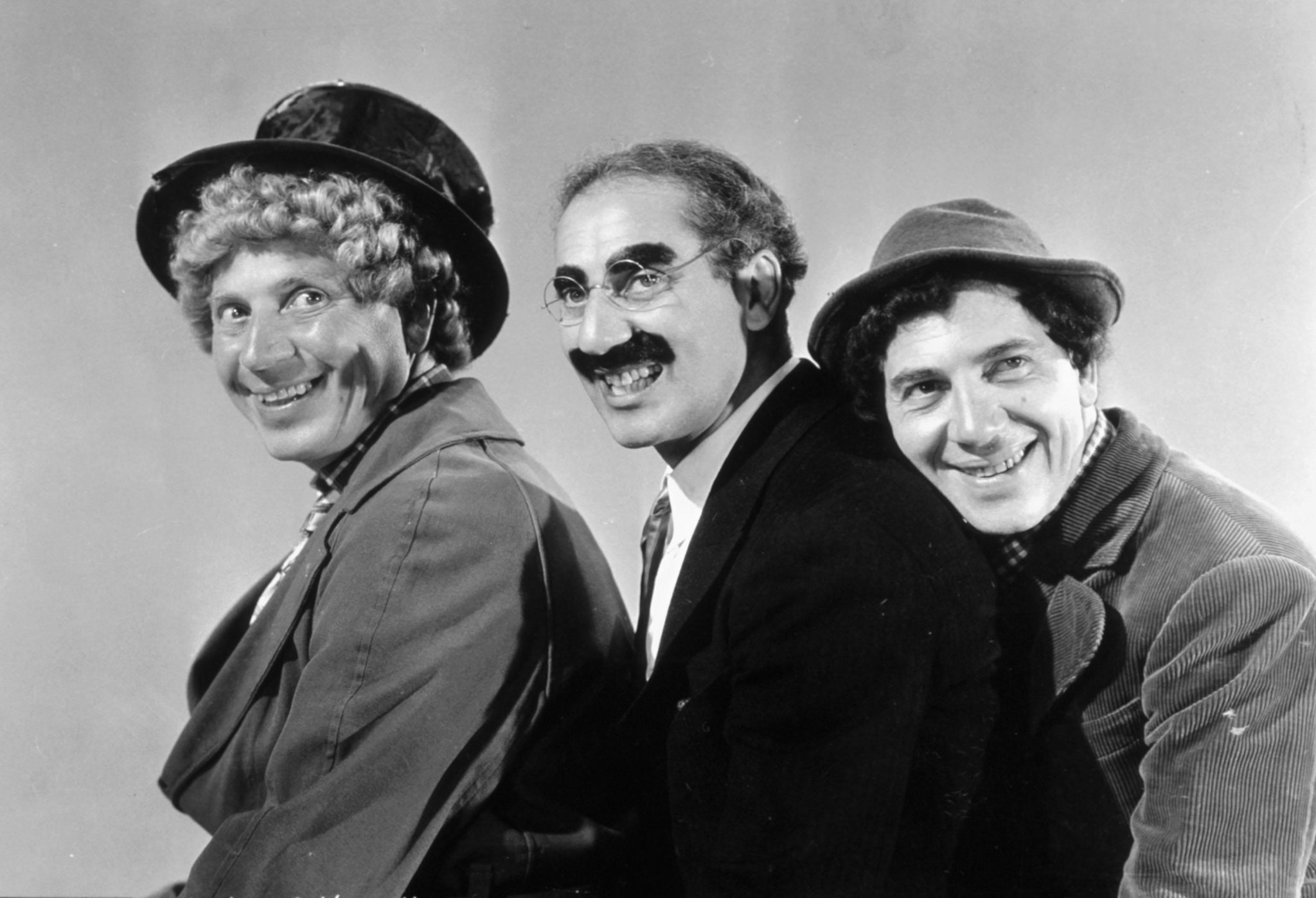 Kuvassa kolme Marxin veljeksistä: Groucho Marx, Chico Marx, Harpo Marx
